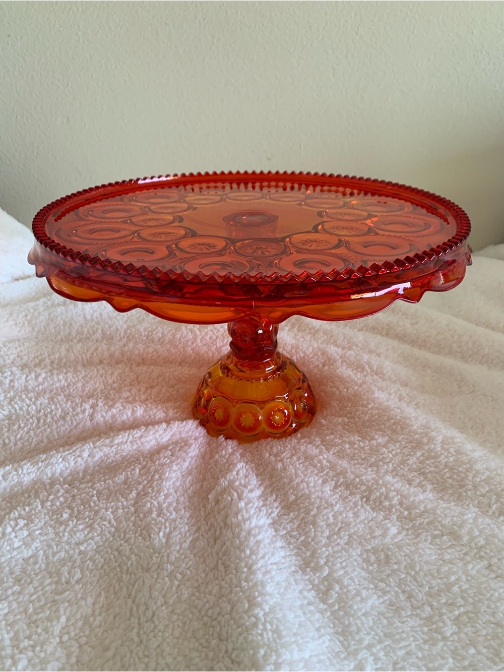 L.E. Smith Moon and Stars Glass Red Amberina Scalloped Edge Skirted Cake Stand